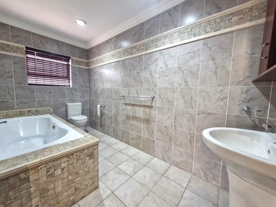 To Let 3 Bedroom Property for Rent in De Oude Spruit Western Cape